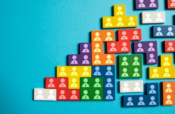 How Can UK Antique Dealers Effectively Use Online Platforms for Global Expansion?